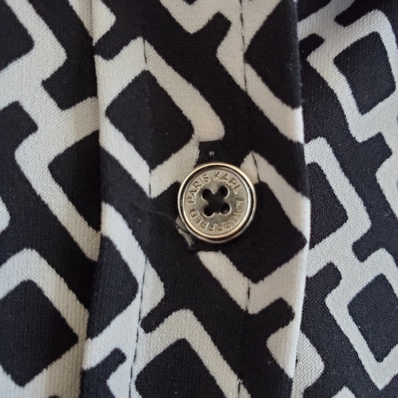 Black and White pattern Button down shirt, stretchy fabric, comfortable, Small - Picture 5 of 7